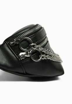 BERSHKA Gürteltasche - Black 11 BERSHKA Gürteltasche - Black -Bershka Verkaufsgeschäft 8f04f22f5f0740dfbf6c9a873e11efe6