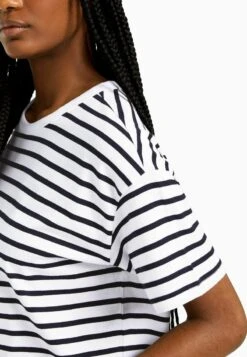 BERSHKA 2-PACK SHORT SLEEVE - T-Shirt Basic - Off White -Bershka Verkaufsgeschäft 8fac2d537e9b41b49546378a1a81181a