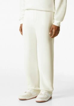 BERSHKA STANDARD WIDE LEG - Jogginghose - Off-white 12 BERSHKA STANDARD WIDE LEG - Jogginghose - Off-white -Bershka Verkaufsgeschäft 904b2d7c701a4893952c27717b5bec1c