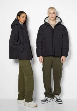 BERSHKA PUFFY - Winterjacke - Black