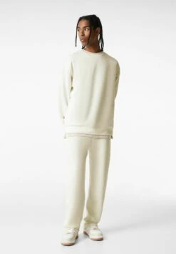 BERSHKA STANDARD WIDE LEG - Jogginghose - Off-white 11 BERSHKA STANDARD WIDE LEG - Jogginghose - Off-white -Bershka Verkaufsgeschäft 91f0396b58d0486b8181935dce9dd521