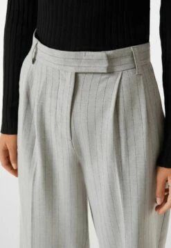 BERSHKA DAD FIT - Stoffhose - Grey 11 BERSHKA DAD FIT - Stoffhose - Grey -Bershka Verkaufsgeschäft 92209235086641af8d22edd334e3abf6