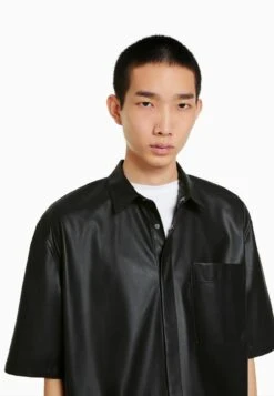 BERSHKA SHORT SLEEVE - Leichte Jacke - Black 11 BERSHKA SHORT SLEEVE - Leichte Jacke - Black -Bershka Verkaufsgeschäft 93c759068d524e7cb7958cb4b57d53ea