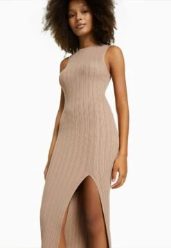 BERSHKA SLEEVELESS - Etuikleid - Sand -Bershka Verkaufsgeschäft 93e45bcc93f34d28b0ded63a1da6d4d2