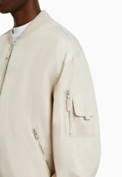 BERSHKA LIGHTWEIGHT - Bomberjacke - White 11 BERSHKA LIGHTWEIGHT - Bomberjacke - White -Bershka Verkaufsgeschäft 96359277e7ef481aae500d3ee9c01b83