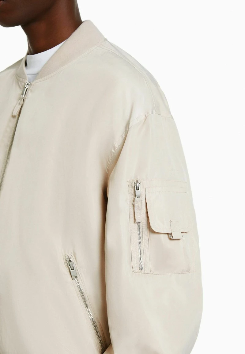 BERSHKA LIGHTWEIGHT - Bomberjacke - White 6 BERSHKA LIGHTWEIGHT - Bomberjacke - White – Bild 4