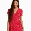 BERSHKA FLORAL TEXTURED - Freizeitkleid - Red -Bershka Verkaufsgeschäft 9805c0a1eaf144d8b2d82488c63fcd52