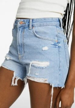 BERSHKA RIPPED WITH POCKETS - Jeans Shorts - Light Blue Denim 11 BERSHKA RIPPED WITH POCKETS - Jeans Shorts - Light Blue Denim -Bershka Verkaufsgeschäft 98157552814d46f6a560b4e3e3130ad4