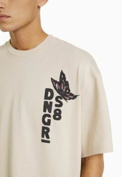 BERSHKA BOXY - T-Shirt Print - Camel 11 BERSHKA BOXY - T-Shirt Print - Camel -Bershka Verkaufsgeschäft 98e9c9e7e4e24cd48fda35c642012f0c