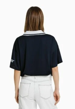 BERSHKA FOOTBALL COLLAR SHORT SLEEVE - Poloshirt - Royal Blue 10 BERSHKA FOOTBALL COLLAR SHORT SLEEVE - Poloshirt - Royal Blue -Bershka Verkaufsgeschäft 9c58f303bb6144c685cc26d9c5cf4f2a