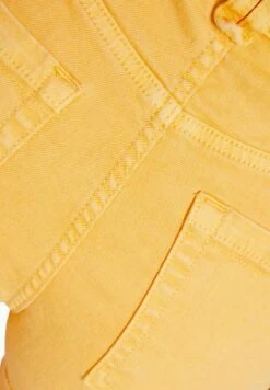 BERSHKA COMFORT WITH TURN-UP HEMS - Shorts - Yellow -Bershka Verkaufsgeschäft 9ce2a4b258ac41edada38b2700abf99d