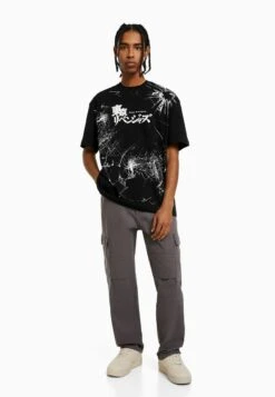 BERSHKA SHORT SLEEVE BOXY FIT - T-Shirt Print - Black 9 BERSHKA SHORT SLEEVE BOXY FIT - T-Shirt Print - Black -Bershka Verkaufsgeschäft 9f48360ba7ac4134aee91dd595cb5a7d