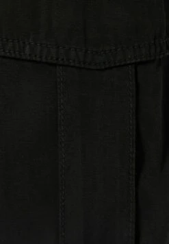 BERSHKA STRAIGHT FIT - Cargohose - Black -Bershka Verkaufsgeschäft a0128b9d7357491a9b009e5b01c345ad