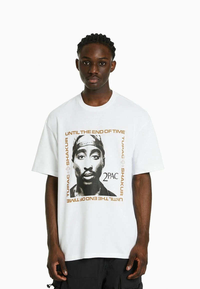 BERSHKA BOXY FIT SHORT SLEEVE TUPAC - T-Shirt Print - Off White 4 BERSHKA BOXY FIT SHORT SLEEVE TUPAC - T-Shirt Print - Off White – Bild 2