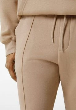 BERSHKA PLUSH - Jogginghose - Camel 10 BERSHKA PLUSH - Jogginghose - Camel -Bershka Verkaufsgeschäft a0255d0f62e34984862bcebd6f8865e1