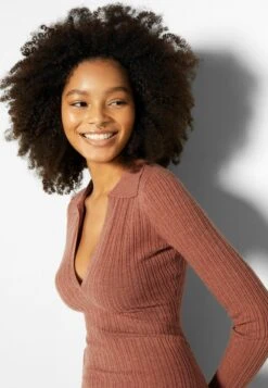 BERSHKA Maxikleid - Dark Red 10 BERSHKA Maxikleid - Dark Red -Bershka Verkaufsgeschäft a24dc8938adb455bae52b7dc6b8ebd29