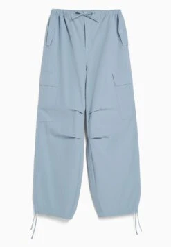 BERSHKA PARACHUTE - Cargohose - Blue Grey 13 BERSHKA PARACHUTE - Cargohose - Blue Grey -Bershka Verkaufsgeschäft a28883764ea04c16966b290747e913ad