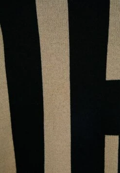 BERSHKA SLOGAN - Strickpullover - Brown -Bershka Verkaufsgeschäft a311b2e86fdb4b91ae25bef48ef4f72e