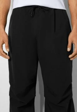 BERSHKA TECHNICAL - Jogginghose - Black 10 BERSHKA TECHNICAL - Jogginghose - Black -Bershka Verkaufsgeschäft a3575a6007944fa084dd4b39d0f0a30d