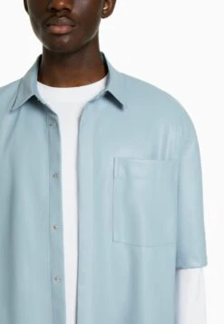 BERSHKA SHORT SLEEVE - Leichte Jacke - Dark Blue -Bershka Verkaufsgeschäft a3c78af19c8e42a7a41842af38477258