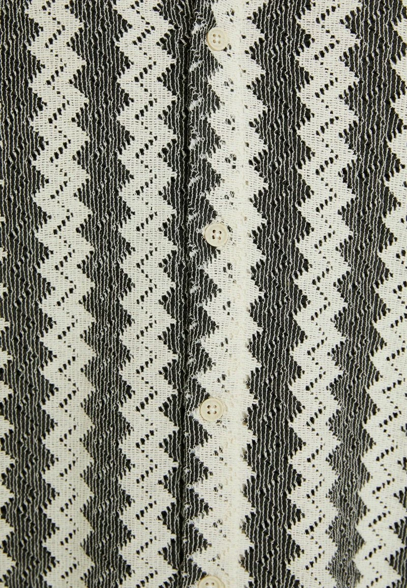 BERSHKA OPEN KNIT SHORT SLEEVE - Hemd - Sand 8 BERSHKA OPEN KNIT SHORT SLEEVE - Hemd - Sand – Bild 6