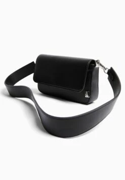 BERSHKA RIGID - Umhängetasche - Black -Bershka Verkaufsgeschäft a61311b8530944799a144dbfa739a7ff