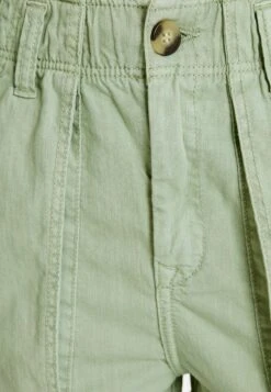 BERSHKA PAPERBAG - Jeans Shorts - Green 12 BERSHKA PAPERBAG - Jeans Shorts - Green -Bershka Verkaufsgeschäft a66ea7d433344f3aab7d928a948137ca