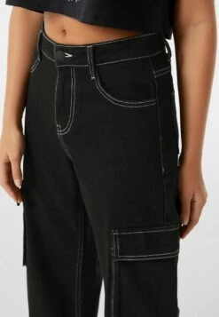 BERSHKA CARGO - Jeans Relaxed Fit - Black 11 BERSHKA CARGO - Jeans Relaxed Fit - Black -Bershka Verkaufsgeschäft a85e461ee3be4515a272846af24935b8
