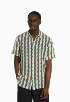 BERSHKA OPEN KNIT SHORT SLEEVE - Hemd - Sand