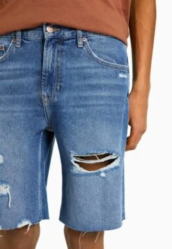 BERSHKA RIPPED - Jeans Shorts - Dark Blue -Bershka Verkaufsgeschäft a9cc4b6cd9de4fd28fc050dec7fdc728