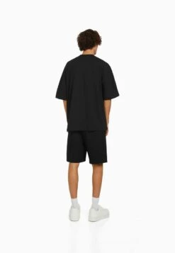 BERSHKA TAILORED BERMUDA - Shorts - Black 10 BERSHKA TAILORED BERMUDA - Shorts - Black -Bershka Verkaufsgeschäft a9f0862c168f41f088408b44522cb4e6