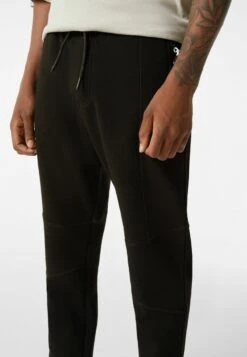 BERSHKA PLUSH SEAMS - Jogginghose - Black -Bershka Verkaufsgeschäft aa9b931e15c944a0a2ca69c7774453ed