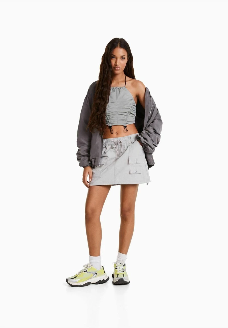 BERSHKA EFFECT HALTERNECK WITH STOPPERS - CROP - Bluse - Mottled Light Grey 4 BERSHKA EFFECT HALTERNECK WITH STOPPERS - CROP - Bluse - Mottled Light Grey – Bild 2