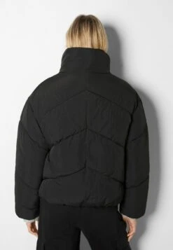 BERSHKA OVERSIZE - Winterjacke - Black 10 BERSHKA OVERSIZE - Winterjacke - Black -Bershka Verkaufsgeschäft ae7faaf020664a2f84ff6070d7715899