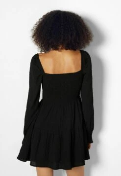 BERSHKA TEXTURED VOLUMINOUS - LONG SLEEVE - Freizeitkleid - Black 10 BERSHKA TEXTURED VOLUMINOUS - LONG SLEEVE - Freizeitkleid - Black -Bershka Verkaufsgeschäft b0216693eb914aaf9f4b49e9b170b1a8