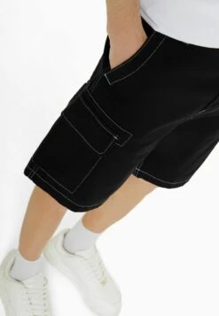 BERSHKA CONTRAST STITCH CARGO - Shorts - Black 11 BERSHKA CONTRAST STITCH CARGO - Shorts - Black -Bershka Verkaufsgeschäft b02eb39938ab48789f0918483b60ce1d