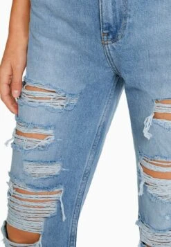 BERSHKA Jeans Relaxed Fit - Lightblue Denim 10 BERSHKA Jeans Relaxed Fit - Lightblue Denim -Bershka Verkaufsgeschäft b0f6880c343249e1a82ef6b2fe576ca2
