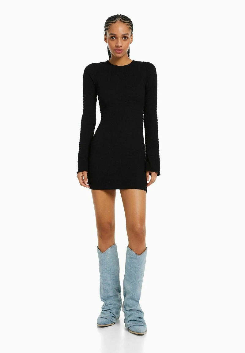 BERSHKA OPENING AT THE BACK AND BOW - LONG SLEEVE - Etuikleid - Black 8 BERSHKA OPENING AT THE BACK AND BOW - LONG SLEEVE - Etuikleid - Black – Bild 6