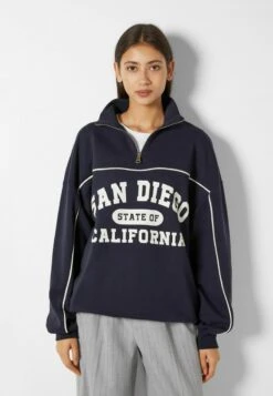 BERSHKA SAN DIEGO PRINT HALF ZIP - Sweatshirt - Blue