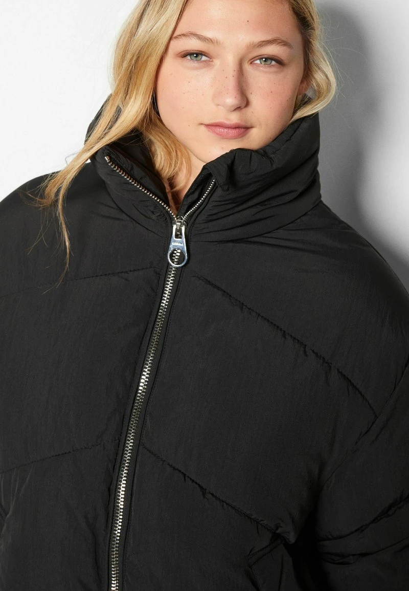 BERSHKA OVERSIZE - Winterjacke - Black 6 BERSHKA OVERSIZE - Winterjacke - Black – Bild 4