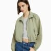 BERSHKA CROPPED RIPSTOP TEXTURED - Leichte Jacke - Khaki 2 BERSHKA CROPPED RIPSTOP TEXTURED - Leichte Jacke - Khaki -Bershka Verkaufsgeschäft b421d1ab15824745b8e4cef7876a478e