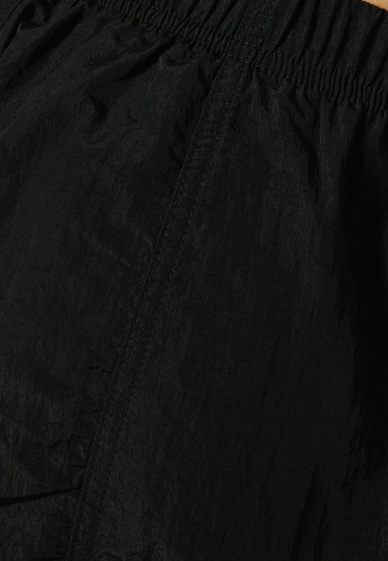 BERSHKA PARACHUTE - Stoffhose - Black 6 BERSHKA PARACHUTE - Stoffhose - Black – Bild 4