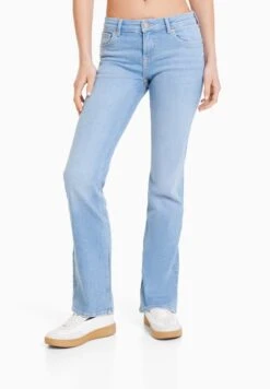 BERSHKA LOW WAIST - Jeans Bootcut - Light Blue Denim