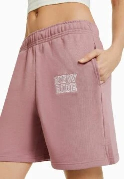 BERSHKA PLUSH - Shorts - Pink -Bershka Verkaufsgeschäft b6dd098a0cd4498085ad6693ce040599