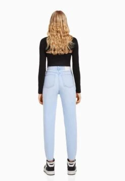 BERSHKA MOM - Jeans Relaxed Fit - Light Blue -Bershka Verkaufsgeschäft b70203cf23fa45e68745a725bf904a5a