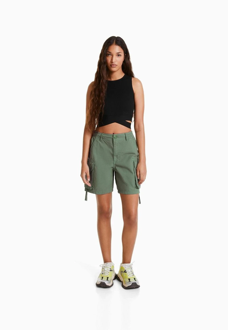 BERSHKA WITH STRAPS BERMUDA - Shorts - Khaki 4 BERSHKA WITH STRAPS BERMUDA - Shorts - Khaki – Bild 2