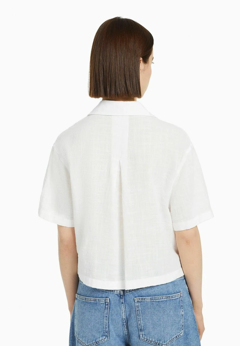 BERSHKA SHORT SLEEVE TEXTURED - Hemdbluse - White 5 BERSHKA SHORT SLEEVE TEXTURED - Hemdbluse - White – Bild 3