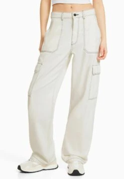 BERSHKA Jeans Straight Leg - Off White -Bershka Verkaufsgeschäft b97743f9cb8b45d5a8b4e7dfb7dd0968 1