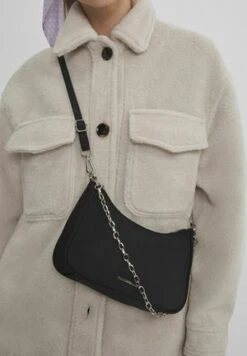 BERSHKA BUTTERFLY - PRINT - Umhängetasche - Black -Bershka Verkaufsgeschäft b97caddcb9ff474fb8aa3db8508ab87a