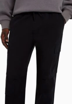 BERSHKA STOPPERS - Cargohose - Black -Bershka Verkaufsgeschäft bb7b4bd805cc4f60be41634bdd517bf7